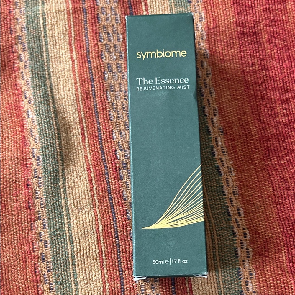 The Essence Rejuvenating Mist - Green